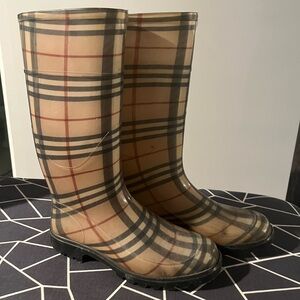 Burberry rain boots size 39